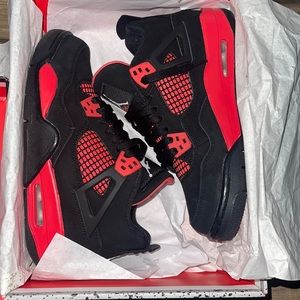 Jordan retro 4 thunder red